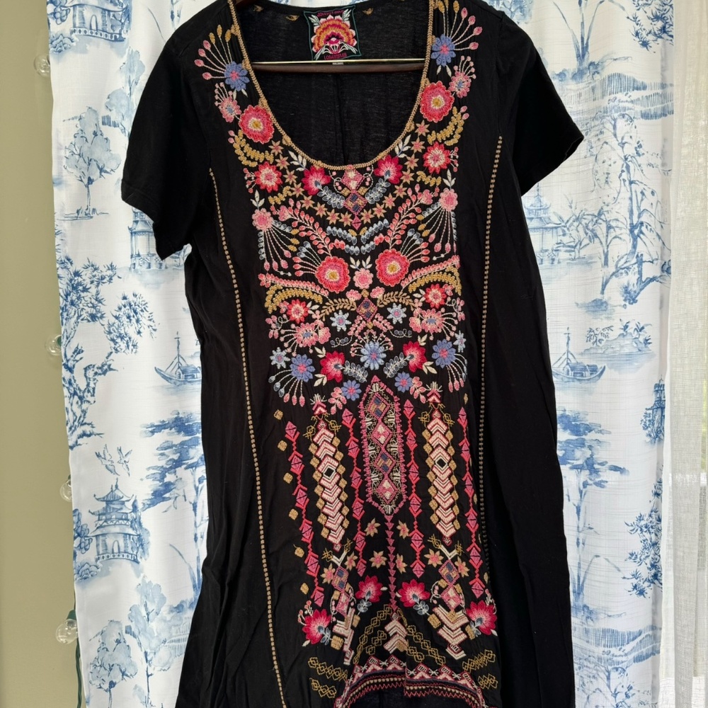 Johnny Was BLACK Short Sleeve Floral Embroidered Shirt / Blouse / Tunic